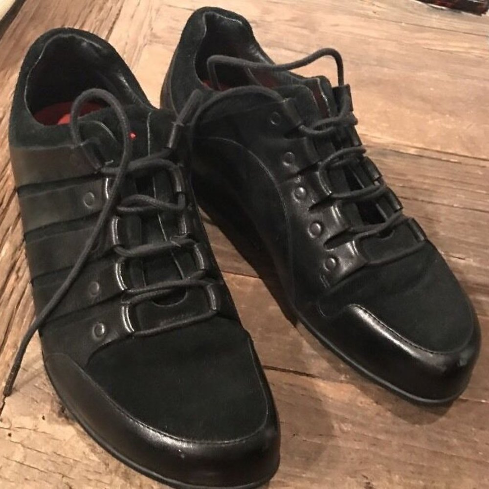 Tsubo Black Leather/Suede Lace Up Sneakers